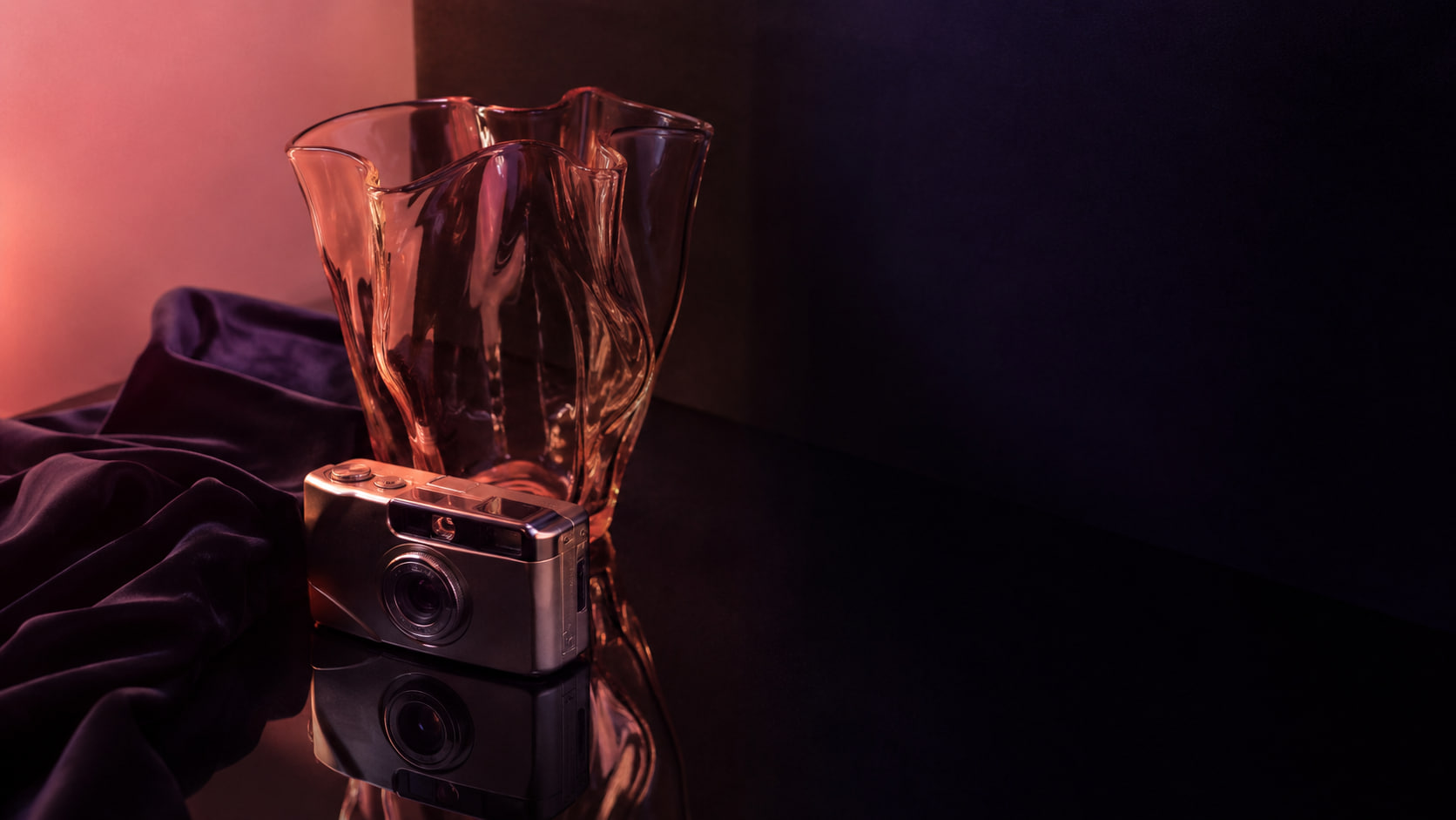 Camera and sculptural glass in a Krasivo colour study